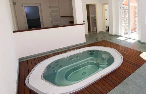 Residence CaFelicita - Apartments Lake View - Infinity Pool - Jacuzzi - Foto 33