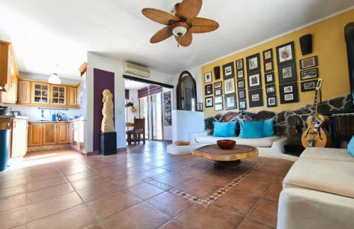 Künstlerhaus Finca Madreselva mit atemberaubenden Weitblick mit Infinitypool, kleinen Teichen und vielen Sitzplätzen in Tolox Malaga im Nationalpark Sierra de las Nieves, ideal für Entspannung, aber auch zum Wandern - Foto 78