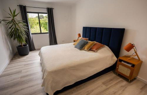 Countryside house with a pool and fireplace - Photo 10