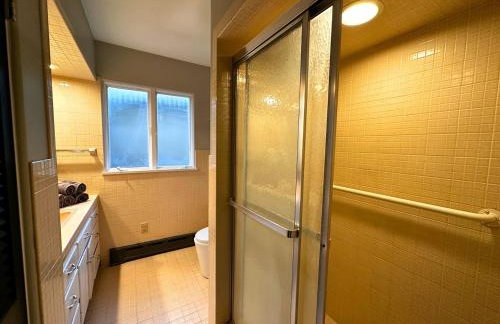 1mi to ND, King Beds, Easy Parking, Pet Friendly, Huge Fenced Yard for Games - Foto 14