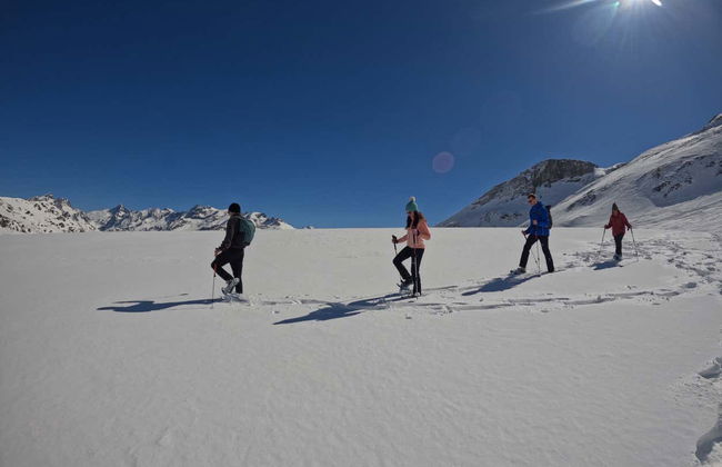 Snowshoeing in Valle de Tena - Photo 2