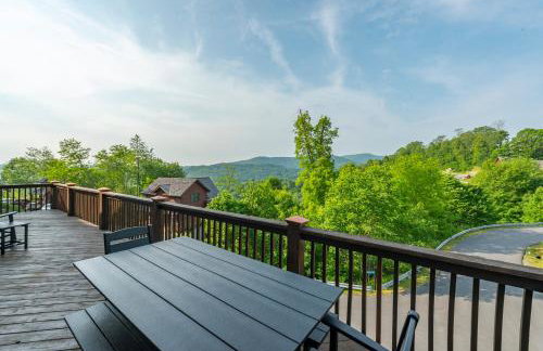 Whiskey Hills - Newly Remodeled Luxury Cabin with Hot Tub, Incredible Views close to Asheville, walk to Hatley Pointe & Ski! - Foto 2