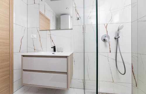 VILLA GEORGE z ogrevanim bazenom in vrtno kuhinjo - Foto 7