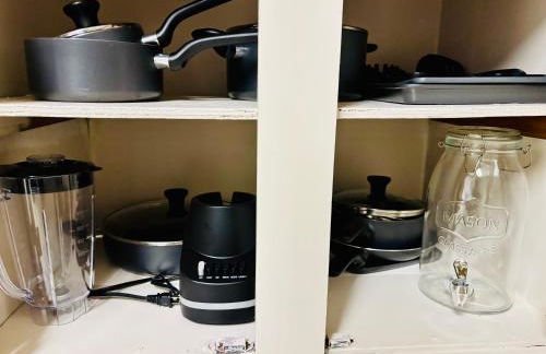 The Charming Cozy 4-Bedroom Getaway in Glen Burnie - Foto 32