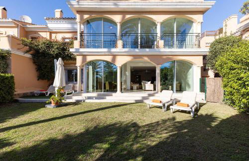 Large Ground Floor Apartment with Private Garden and Beach Access - Photo 1