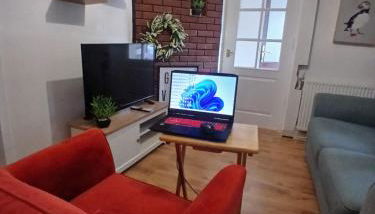 PREISTLEY HOUSE- CONTRACTORS ACCOMMODATION Entire 4 Bedroom House with free parking and up to 8 sleep- NO PARTIES ALLOWED - Foto 4