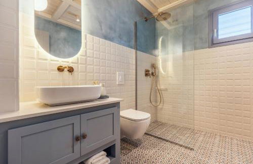 Salty Angel Sea Front Villa - Photo 55