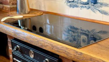 Cosy historic brewery with beautiful outdoor space - Foto 4, stove