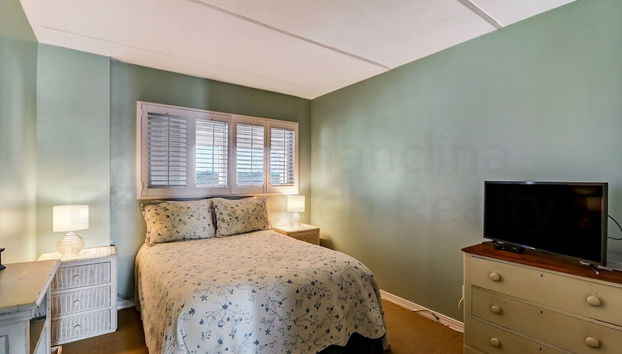 End Unit Oceanside Condo with Spectacular Ocean View from Living Area by RedAwning - Foto 4, Habitación