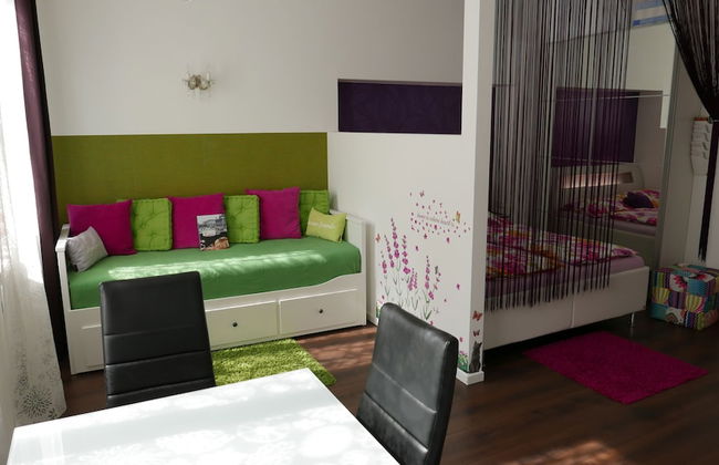 GoVienna Small Modern Apartment - Foto 9