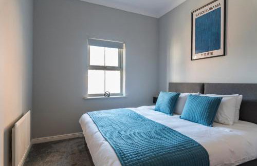 2BR 2BA Apartment - Emperor Beds - Free Parking - Near LGW Airport - Photo 2