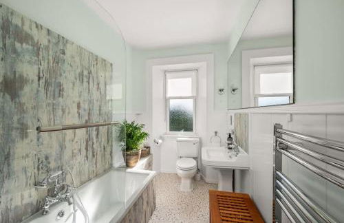 The Farmhouse - Countryside Escape with Hot Tub - Foto 17