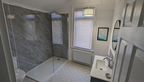 Seaside Escapes - with relaxing hot tub! - Foto 4, Shower