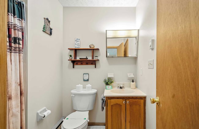 Shady Pines by Avantstay Enclosed Porch, Game Rooms, & Lake/beach Access! - Foto 26