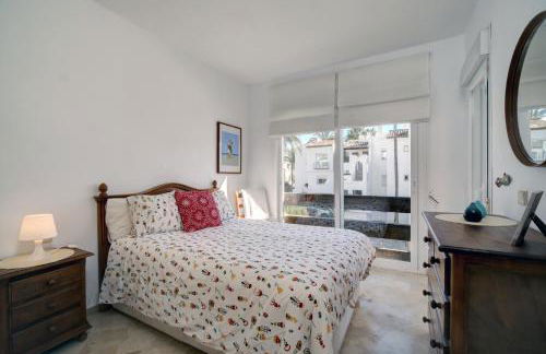 Luxury Beachfront Apartment with Pool in Costalita - Photo 3