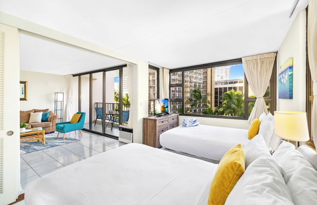 Partial Ocean View Condo with 2 Beds and Parking - Foto 37