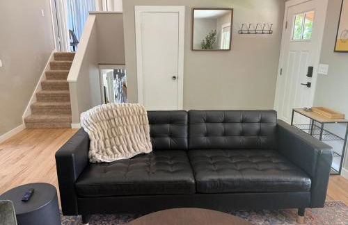 New cozy Fall foothill retreat in Boulder - Photo 8