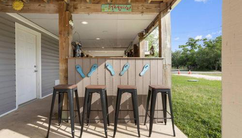 Waterfront Home Game Room Ping Pong Outdoor Bar Area - Foto 2