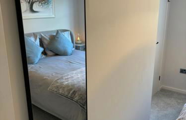 Redwing Retreat Bicester Village - Stylish Retreat Steps from the Shops - 2 Bed House with Garden and Parking - Foto 15