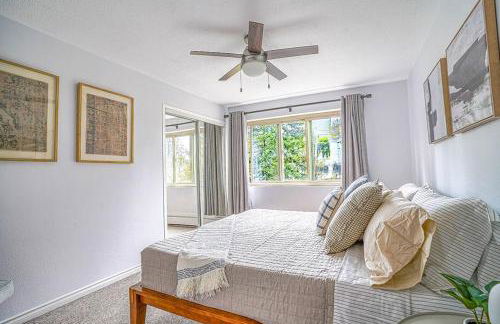 Tranquil 2BR downtown condo, Parking, King bed - Foto 20