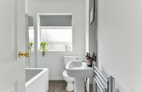 Fabulous 3 Bedroom House Near Black Country Museum Contractors & families - Foto 3