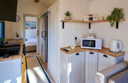 The Gatwick Cabin With Airport Parking Available - Foto 1