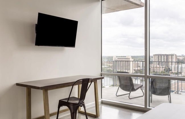 Austin Riveting 1BD 1BA 2nd Street District Apartment - Foto 16