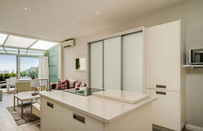 Compact Camps Bay Holiday Apartment With Private Pool Sea Escape - Foto 10