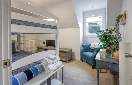 Pool and Screened Deck! Home 2 Mi to Mashpee Commons - Foto 26