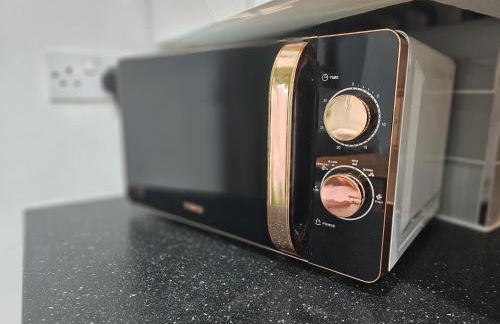 StayZen Apartments - Private Garden & Free Parking Ground Floor Central Woking - Business & Leisure - Photo 18