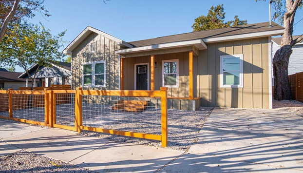 Escape to 4BR 3BA Brand New Downtown Home - Foto 3, Habitación