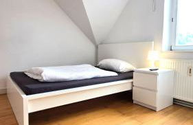 Großzügige Altbauwohnung mitten in der City - Foto 3