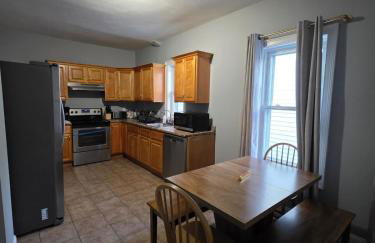 The Maverick Upstairs - NEW! - Lux Apartment - 2 Miles From Airport & Downtown Boston - Foto 13