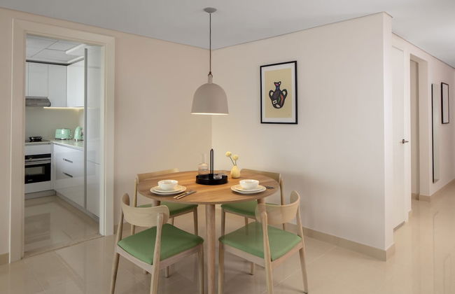 Staybridge Suites Dubai Internet City by IHG - Photo 18