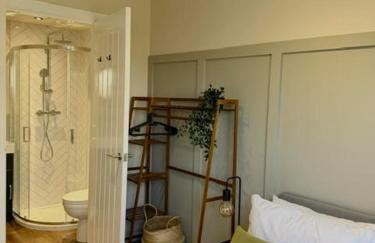 Contractor Accommodation Sleeps 7 - 4 Bathrooms - Parking For 3 Vans - Worksop - Foto 9