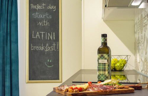 VILLA LATINI - Ideal for a family vacation. Heated pool. Local breakfast optional available - Foto 7