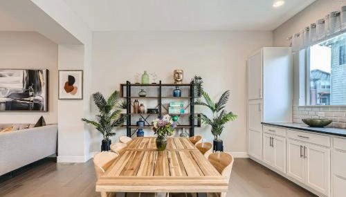 Stylish & Spacious Centrally-Located Home w/Garage - Foto 3