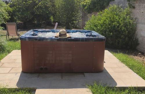 Seaside Villa with Hot Tub, 5mins walk from the sea - Foto 24