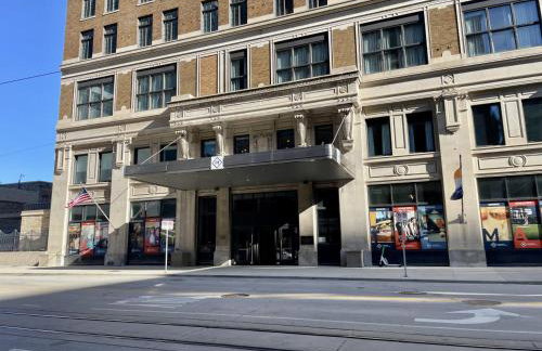 Luxury Downtown Apt with Parking, Gym, and Lap Pool - Foto 23