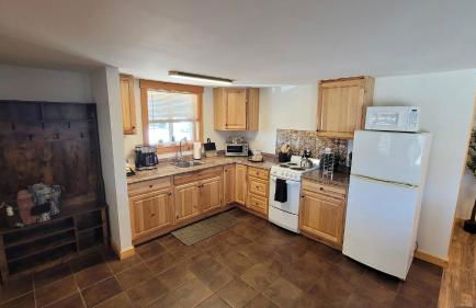 The Chalet - Spacious 7 bedroom near Sugarloaf, on Snowmobile and UTV trails, Hiking, Golf and Flagstaff Lake across the street - Foto 39