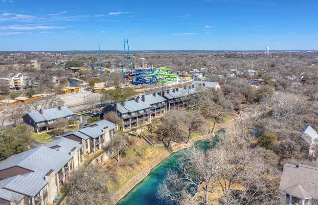 Luxury Riverfront Condo 1 BLK to Schlitterbahn! - Foto 47