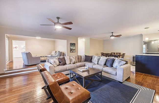 Lakefront Home Private Dock, Tiki Bar, Firepit Shore to Please by Avantstay - Foto 29