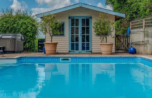 The Owl House - Hot Tub Adventures in Moreton - Pass the Keys - Foto 8