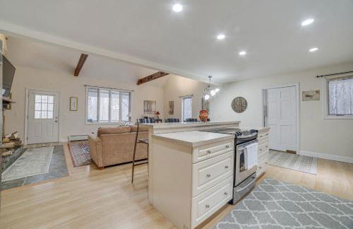 Peaceful Cavendish Retreat with Hot Tub and Fireplace! - Foto 7