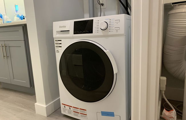 A Lovely Studio with Full Kitchen & AC - Photo 7