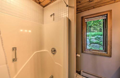 Sebago Lake Gem on Private Cove with Boat Dock! - Foto 14