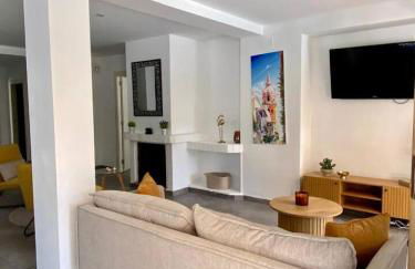 Mediterranean Villa - Private Pool , Garden & BBQ - Photo 30