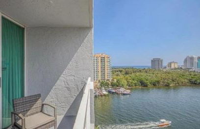 Modern Condo by the Beach, Water Taxi Stop, Prime Location! - Foto 8