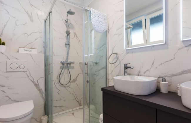 Cultural Haven Central Two Bedroom Apartment in Zadar With City Views - Foto 21