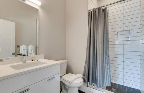 Spacious 2BD-Close To Everything - Foto 9